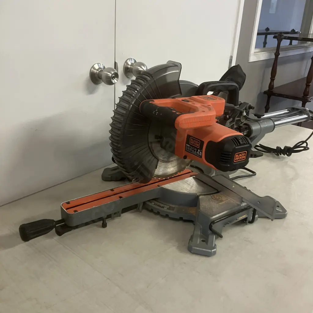 Black + Decker BES710-XE 2100W 254mm Single Bevel Slide Mitre Saw Image 1++