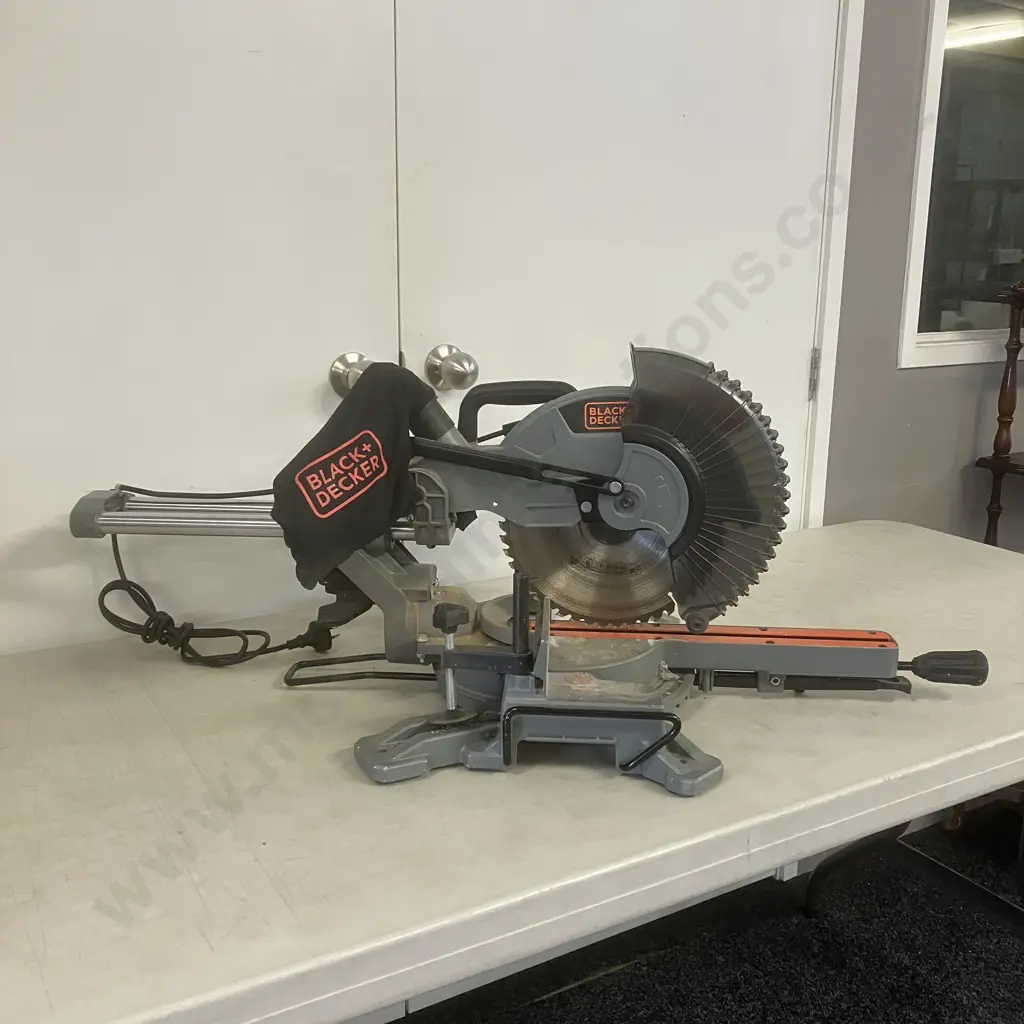 Black + Decker BES710-XE 2100W 254mm Single Bevel Slide Mitre Saw Image 1++