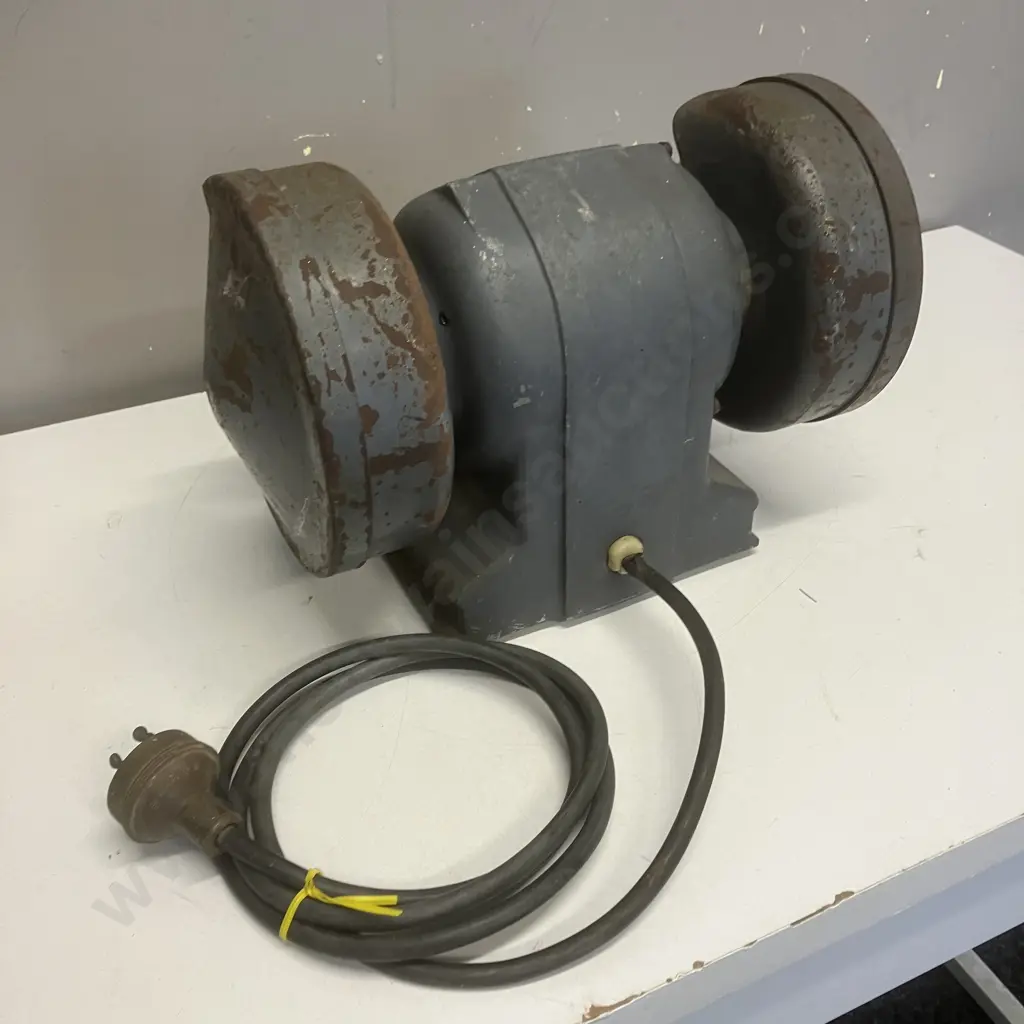Black & Decker 6" Standard Bench Grinder Image 1++