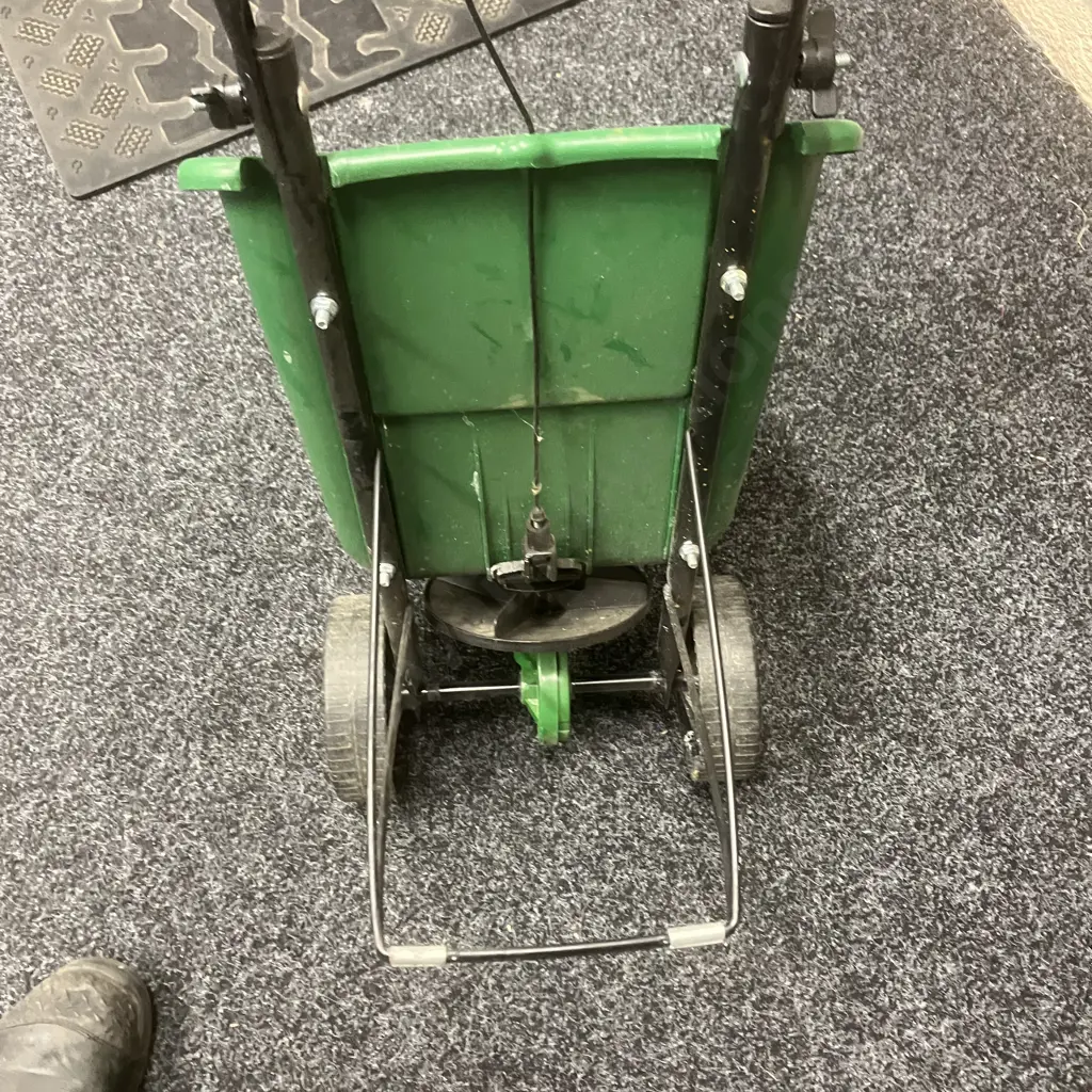 Scotts EasyGreen Rotary Spreader Image 1++