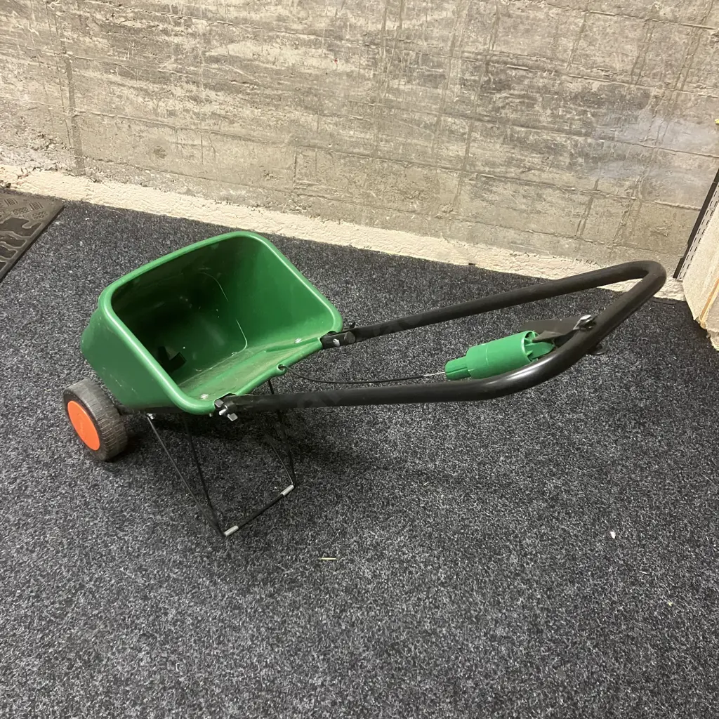 Scotts EasyGreen Rotary Spreader Image 1++
