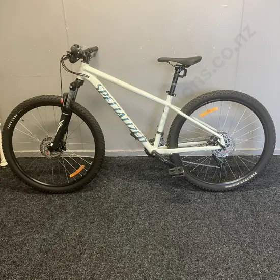 Specialized Rockhopper Cream & Blue Colours M