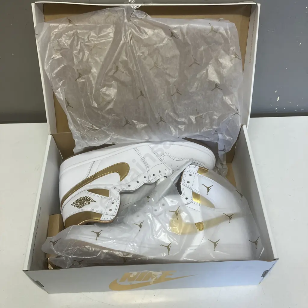NIKE WMNS Air Jordan 1 White / Metallic Gold - Size US11 Eu 43 Image 1++