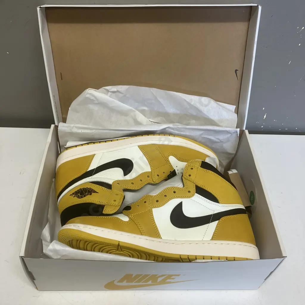 NIKE Air Jordan 1 Retro High OG Yellow Ochre / Black Sail - Size US10.5 Eu 44.5 Image 1++