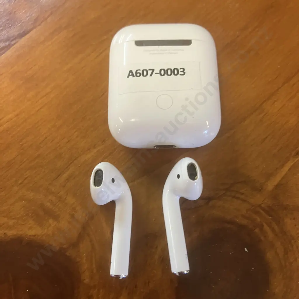 Apple AirPods With Charging Case (No Cable) Image 1++