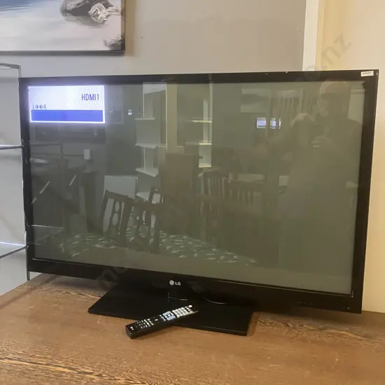 LG 50" (127cm) HD Plasma TV - PT250 With Remote Control