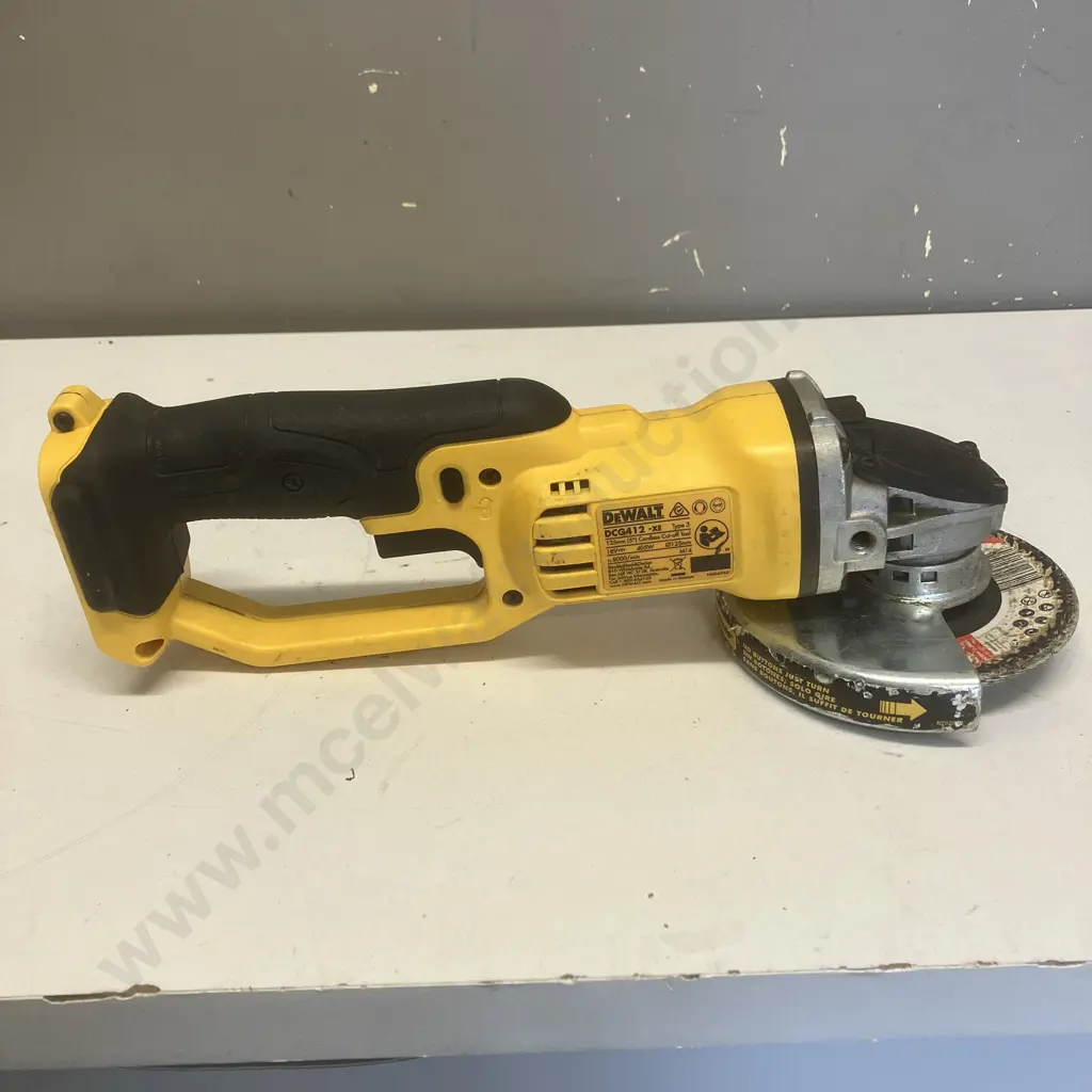 DeWalt 18V Cordless Cut Off Tool Skin Only Image 1++