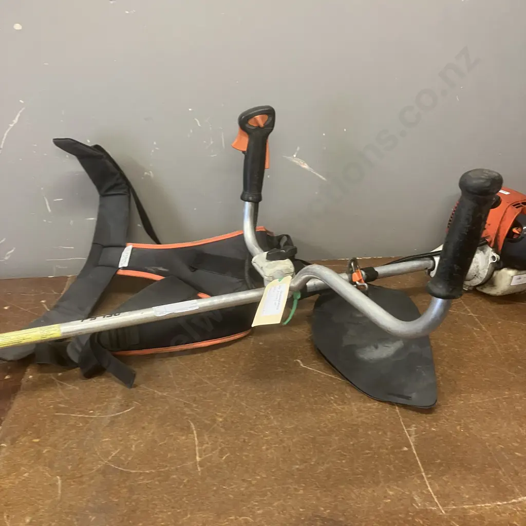Stihl FS130 Petrol Brush Cutter / Weed Eater With Harness Image 1++