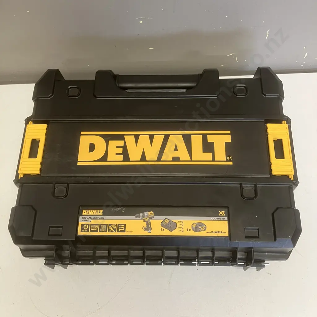 DeWalt 18V Cordless Torch Skin, DeWalt Bit Set, DeWalt Plastic Case Image 1++