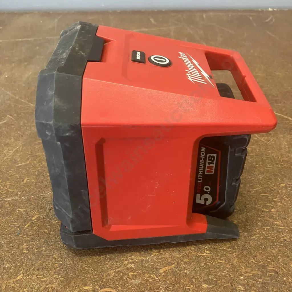 Milwaukee M18 Worklight With 5.0Ah Battery (No Charger) Image 1++