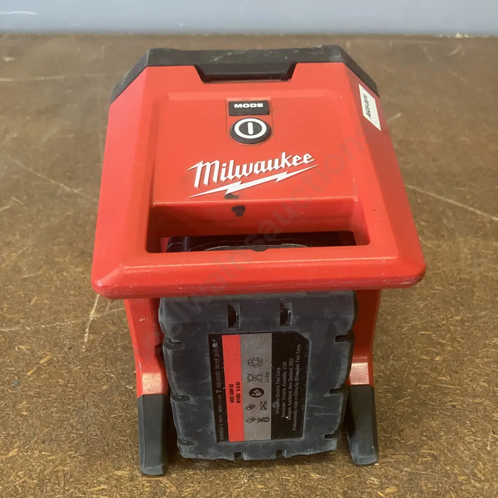 Milwaukee M18 Worklight With 5.0Ah Battery (No Charger) Image 1++