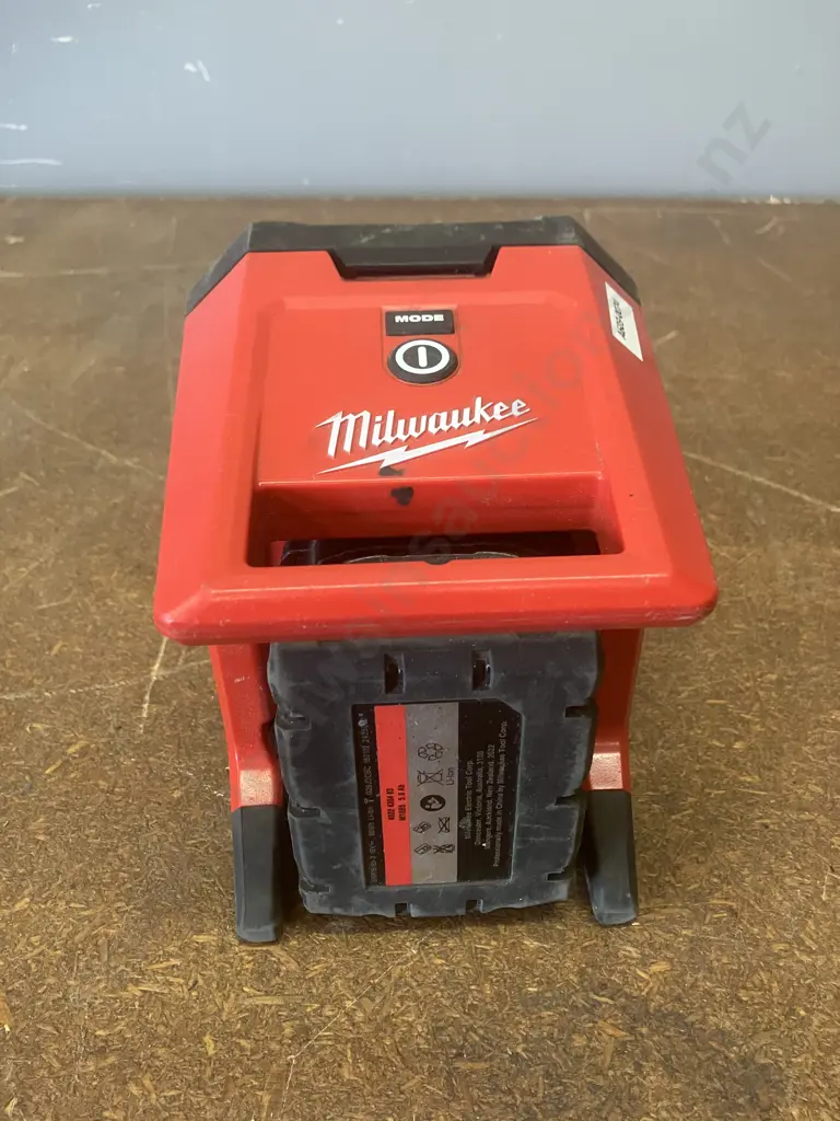 Milwaukee M18 Worklight With 5.0Ah Battery (No Charger) Image 1++