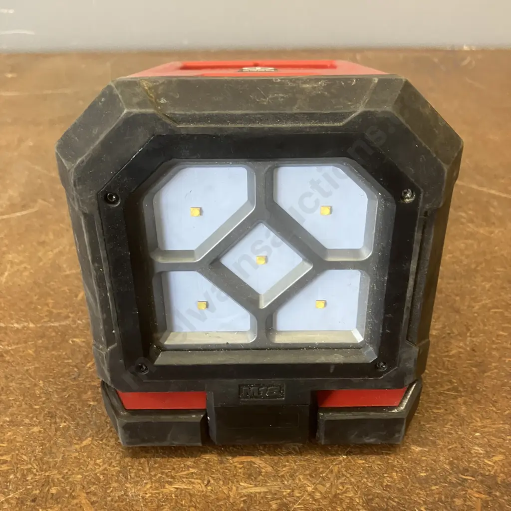 Milwaukee M18 Worklight With 5.0Ah Battery (No Charger) Image 1++