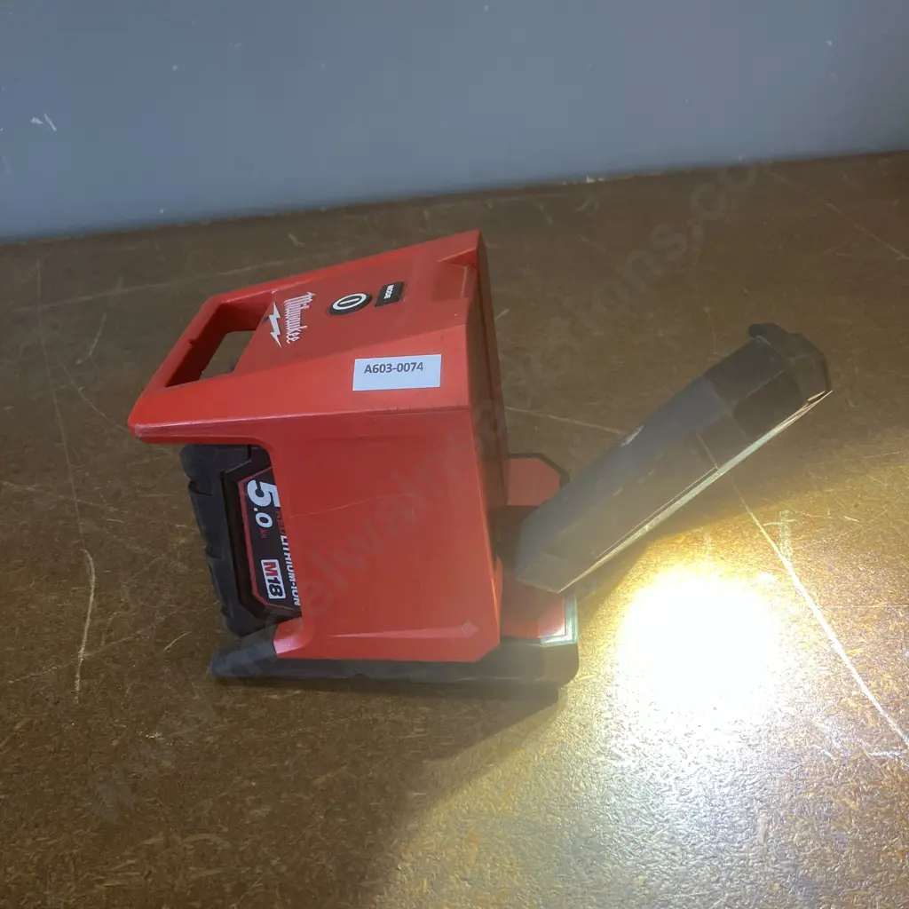 Milwaukee M18 Worklight With 5.0Ah Battery (No Charger) Image 1++