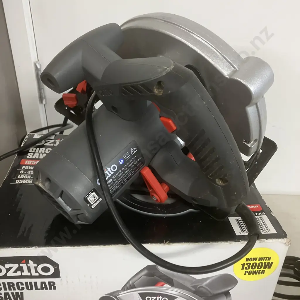 Ozito 1885mm 1300W Circular Saw & Halogen Work-Lite Image 1++