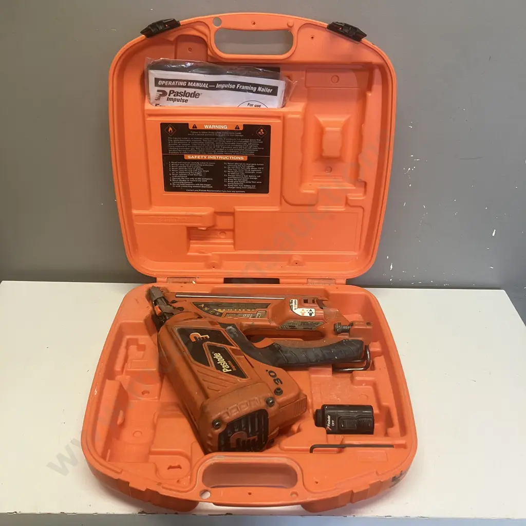 Paslode Impulse Framing Nailer In Case With Battery (No Charger) Image 1++