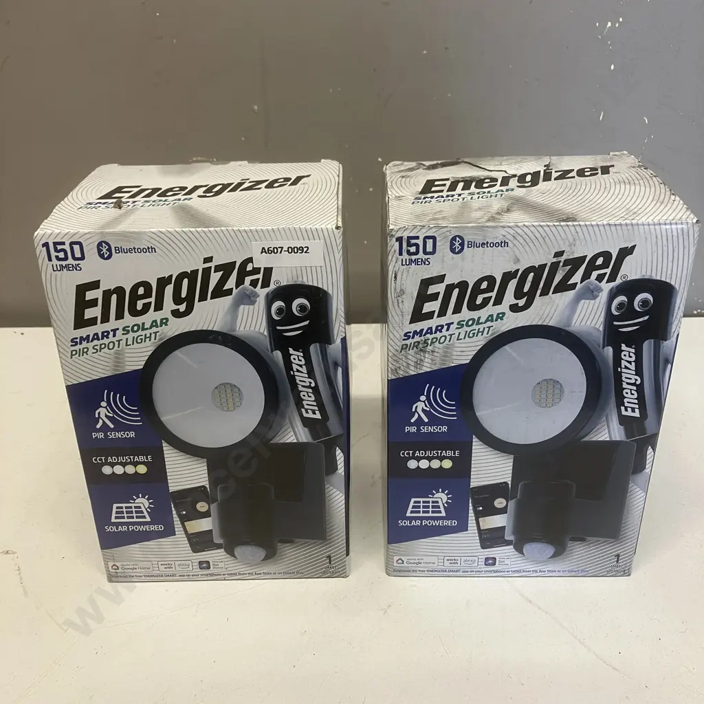 Pair of Energiser Smart Solar Pir Spot Lights Model S25755 Image 1++