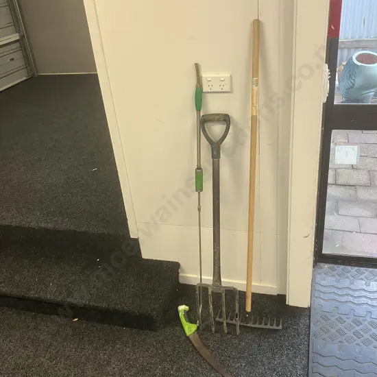 Garden Rake & Fork, Pruning Saw & Hand Sprayer Wand