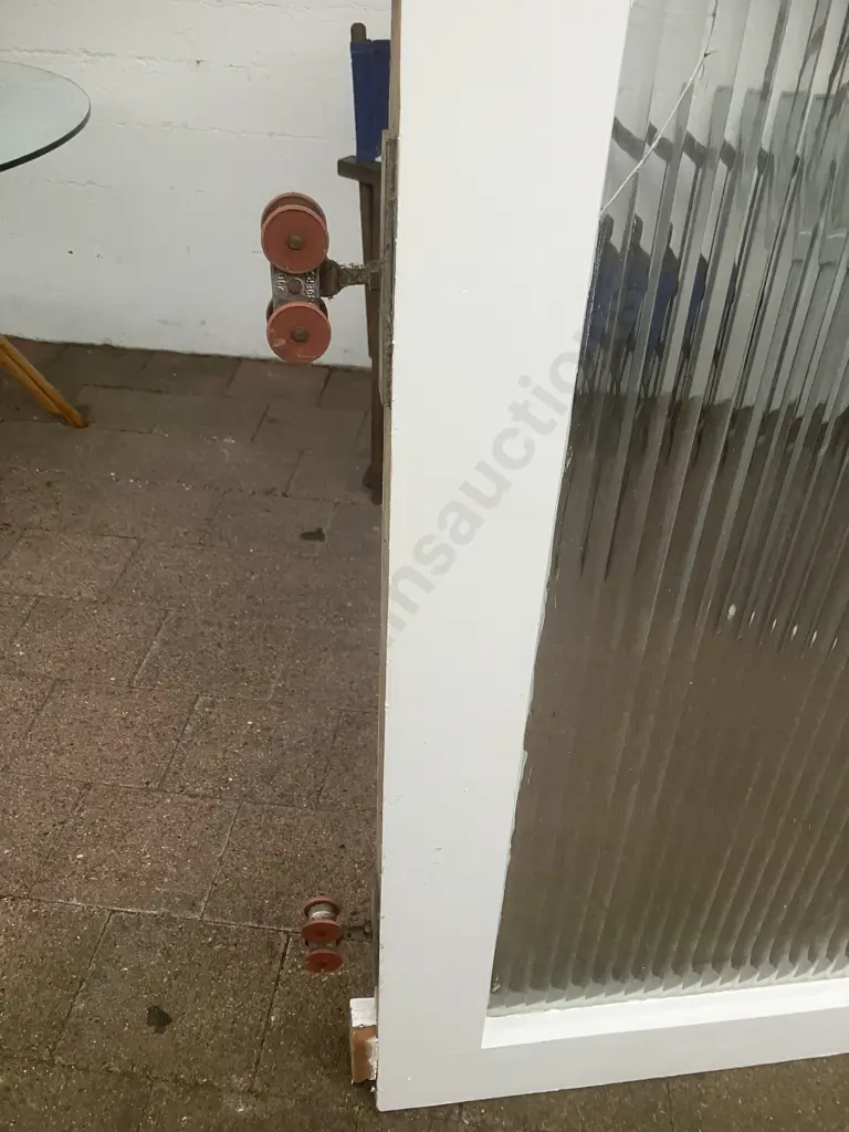 Retro Reeded Glass Interior Sliding Door With Rail. 199 x 122cm (1 Glass Panel Cracked) Image 1++