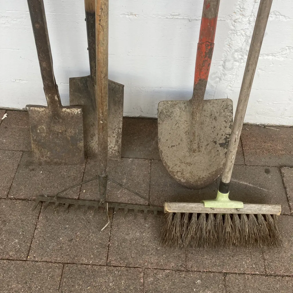 Shovel, Spades, Rake & Broom Image 1++