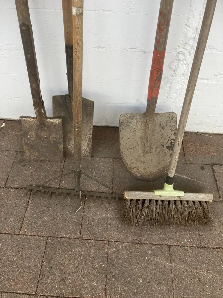 Shovel, Spades, Rake & Broom Image 1++