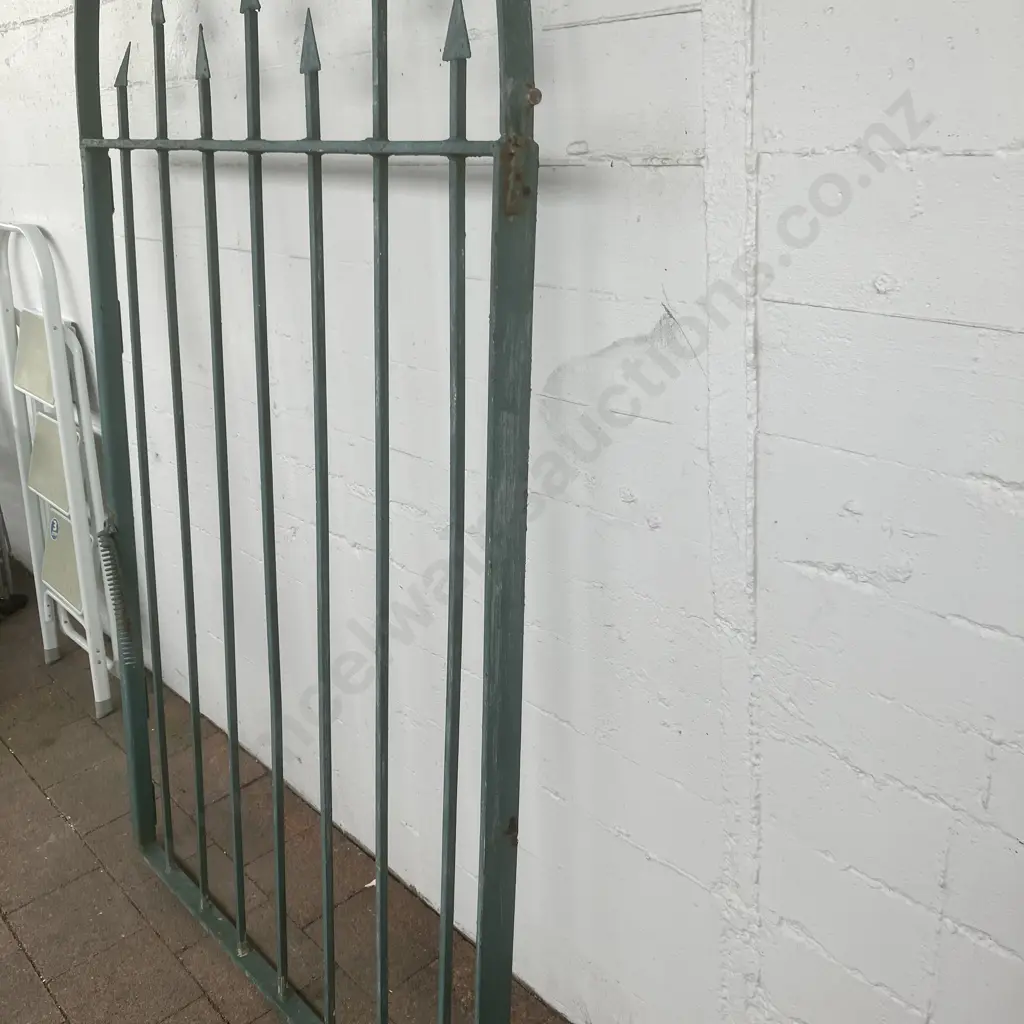 Steel Arched Top Gate With Arrow Point Finials. 192 x 110cm Image 1++