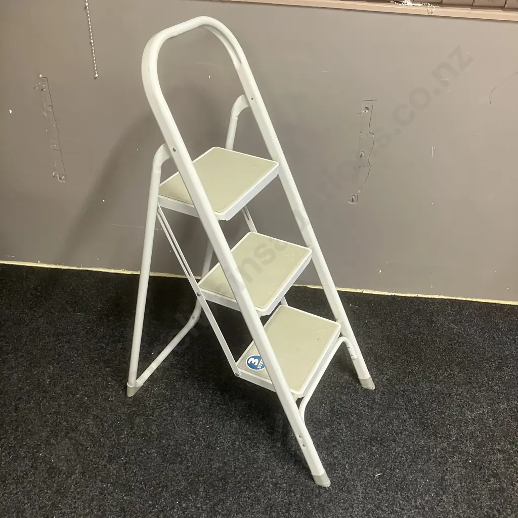 Geelong Ladders Three Step Folding Ladder Image 1++
