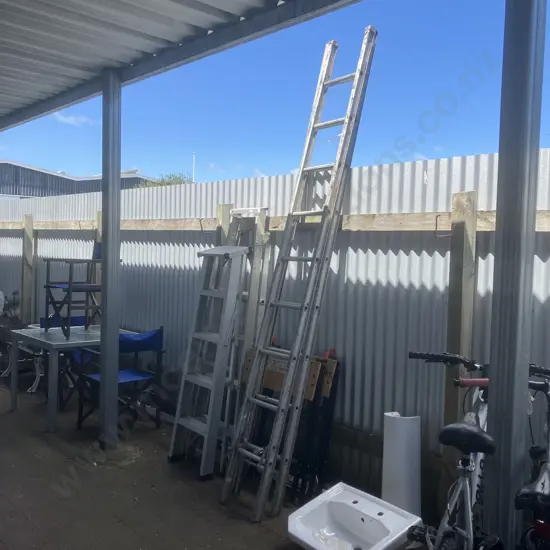 Ullrich Aluminum Easy Lift 3m Extension Ladder (As Found Condition)