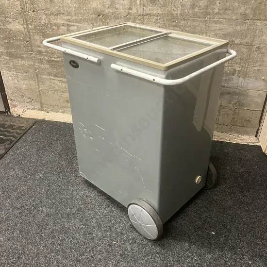 Shark 86 Litre Mobile Bar B Que Fridge - Model SF86 (Light Not Working)