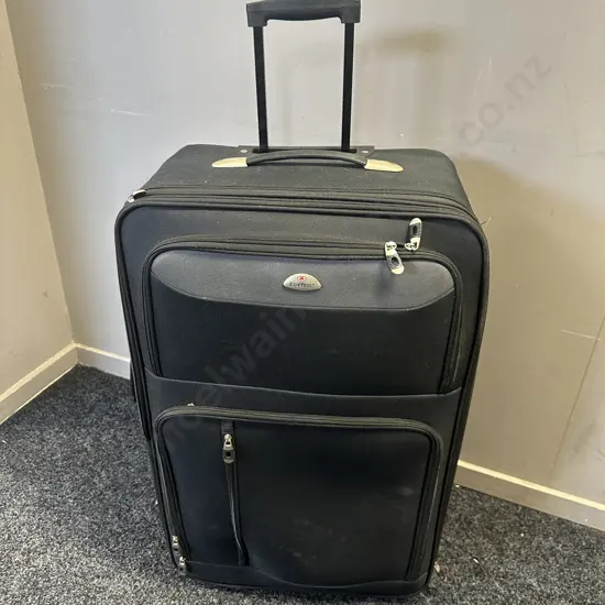 Everest Soft Shell Suitcase Black & Grey