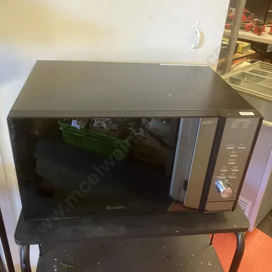 Black Breville The Flatbed Inverter Microwave 30L LMO530BLK