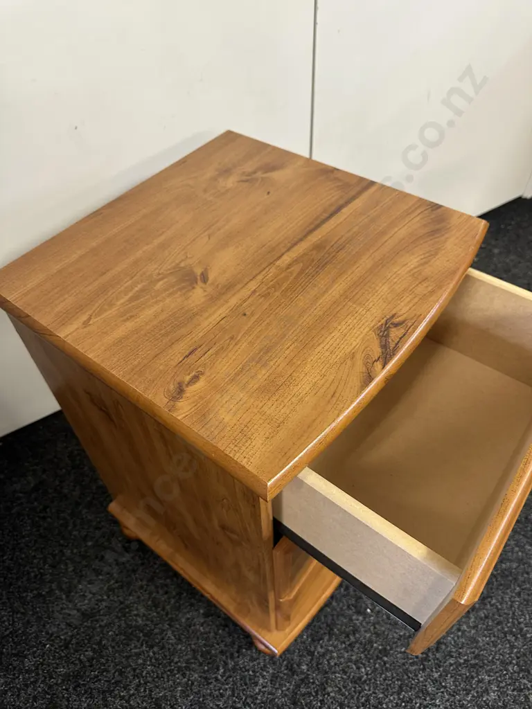Oxford 3 Drawer Bedside Unit With Knob Handles In Velvet Cherry Finish Image 1++
