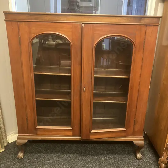 Victorian Antique 2 Door Display Cabinet / Bookcase With Key, 2 Wooden Shelves, Ball & Claw Feet. H130 W115 D30cm