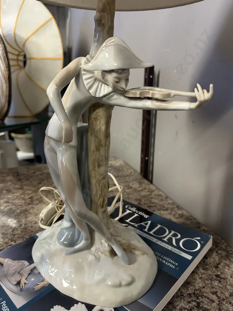 Lladro Harlequin Violinist Figurine Table Lamp With Cream Shade (retired 1985) H51cm & Ladro Book Image 1++
