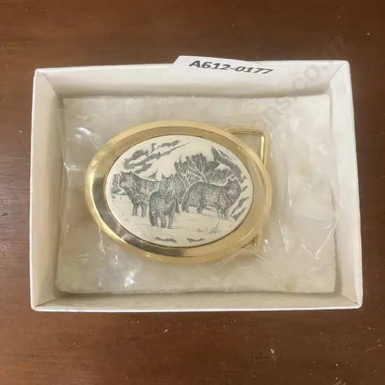 Vintage Ducks Unlimited Brass Faux Scrimshaw Wolves Belt Buckle. 4 x 5cm