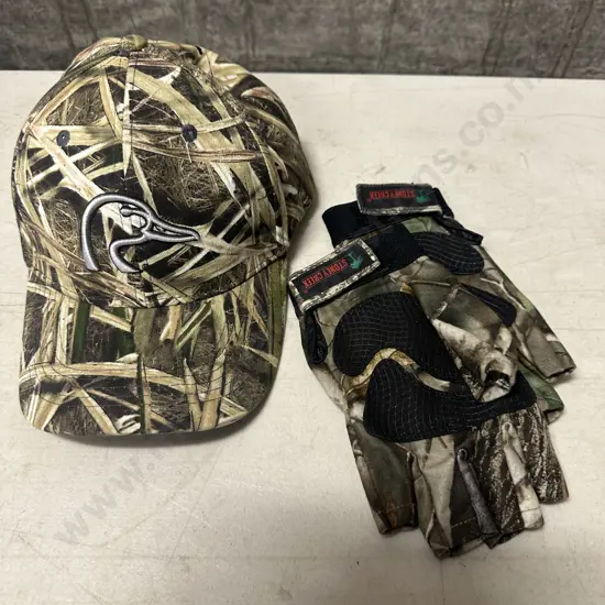 Ducks Unlimited Camouflage Cap & Stoney Creek Camo Fingerless Gloves