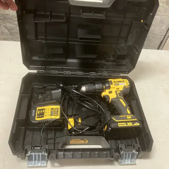 DeWalt DCD777S2T 18V XR Brushless Drill Driver With Pair of 1.5Ah Batteries & Charger In Case