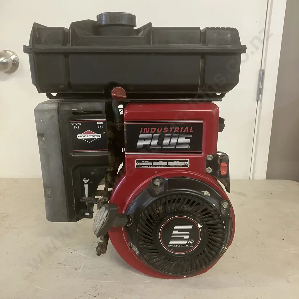 Briggs & Stratton Industrial Plus 5 HP Petrol Stationary Engine Image 1++