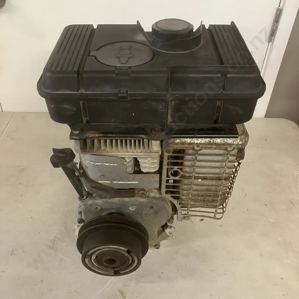 Briggs & Stratton Industrial Plus 5 HP Petrol Stationary Engine Image 1++