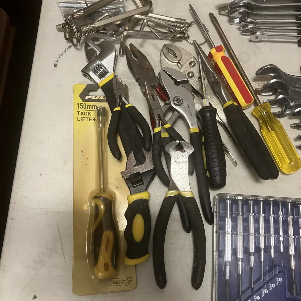 Hand Tools, Spanner Sets, Tape Etc Image 1++