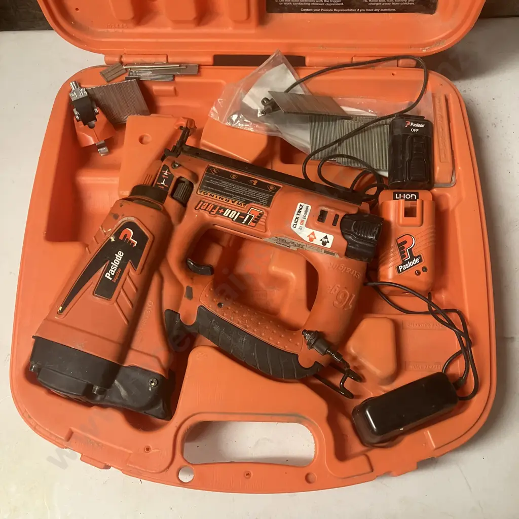 Paslode IM250S Li 16/14GA Li-Ion Straight Bradder In Case Image 1++