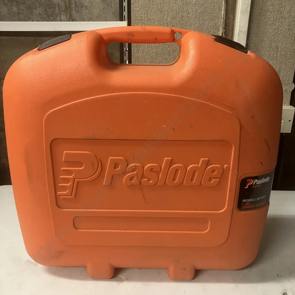 Paslode IM250S Li 16/14GA Li-Ion Straight Bradder In Case Image 1++