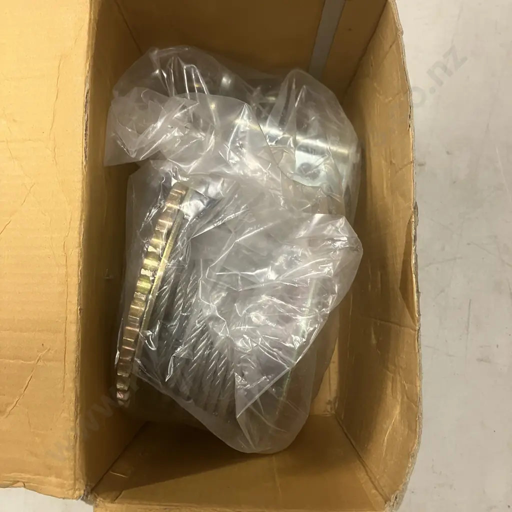 1200LB Gear Winch, Unused With Original Box Image 1++