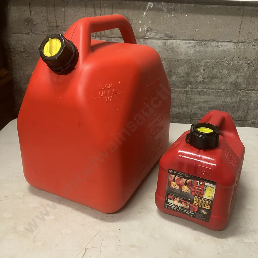 Red Plastic 20L Gas Can & 3.9L Gas Can (Needs Top) Image 1++