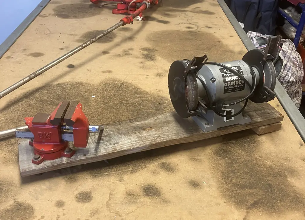 Ryobi 6" Bench Grinder & 3 1/2" Workshop Vice, Mounted On Board Image 1++
