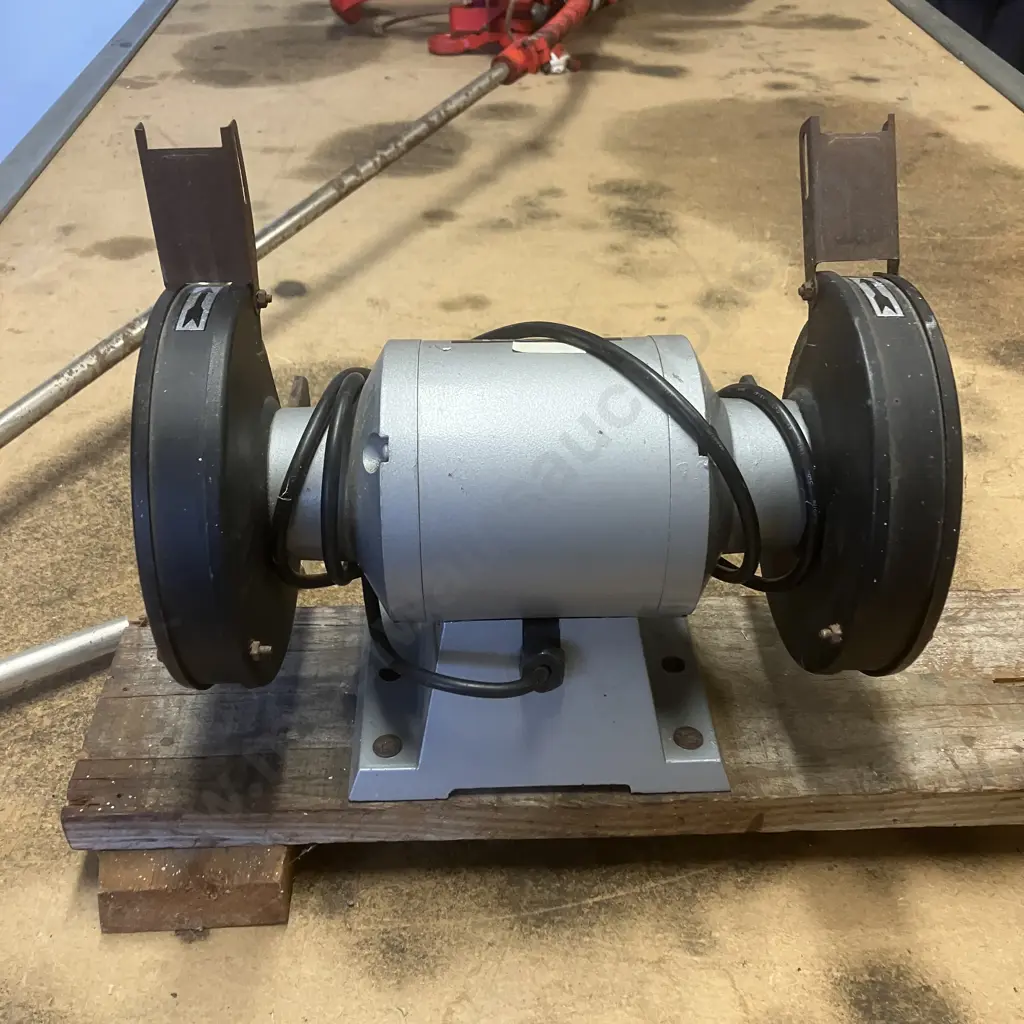 Ryobi 6" Bench Grinder & 3 1/2" Workshop Vice, Mounted On Board Image 1++