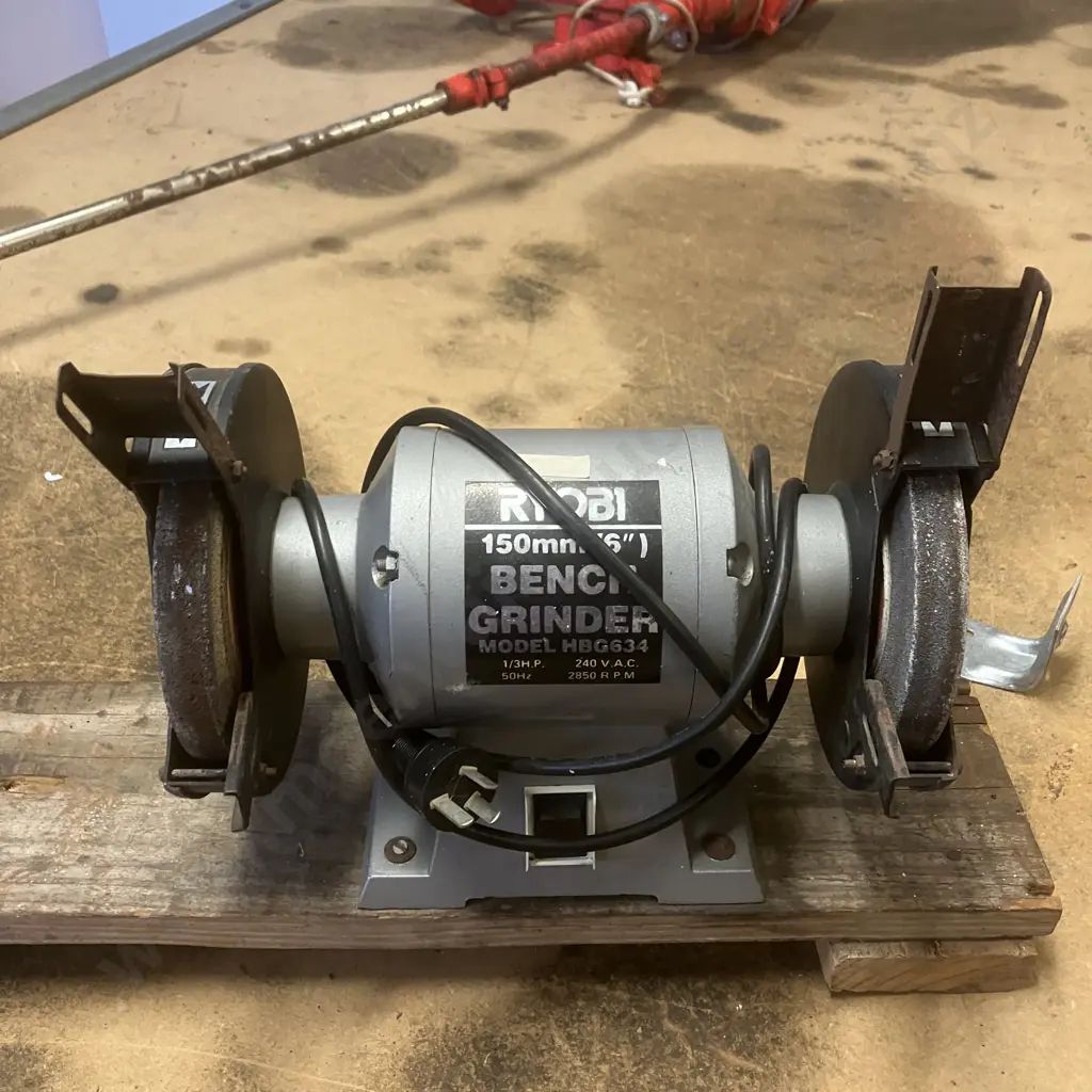Ryobi 6" Bench Grinder & 3 1/2" Workshop Vice, Mounted On Board Image 1++