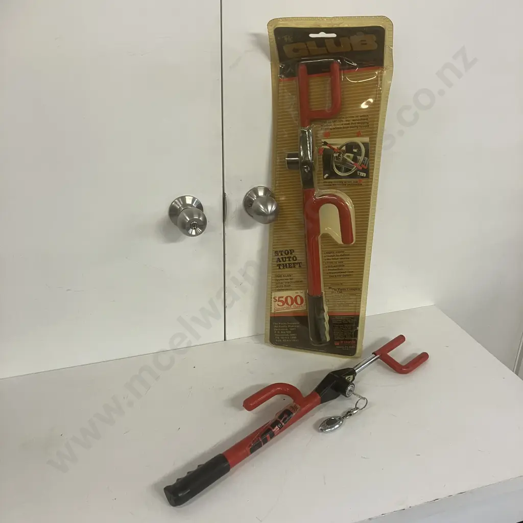 "The Club" Steering Wheel Lock Unused In Original Packaging With A Used "The Club" With Key & Keyring Light Image 1++
