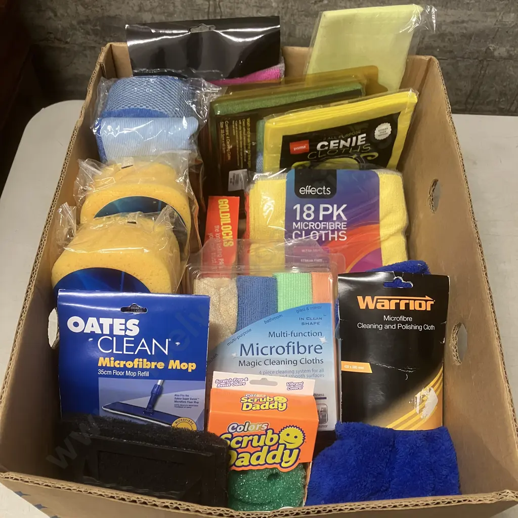 Box Lot Assorted Cleaning, Scrub Daddy, Microfibre Clothes Etc Image 1++