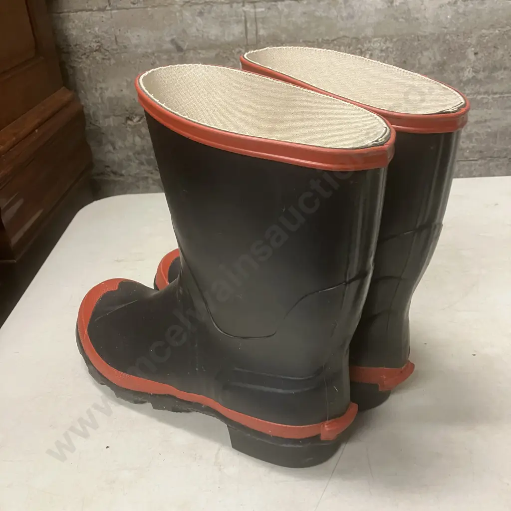 New Mens Red Band Gumboots Size 10 Image 1++